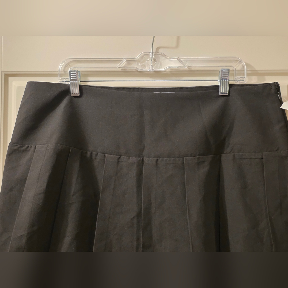 RSQ Black Pleated Mini Skirt With Zipper On Side NWT - Picture 3 of 4